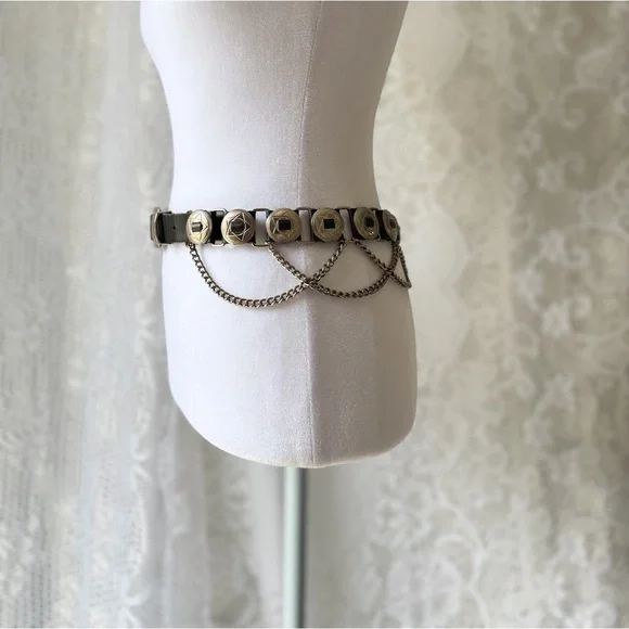 Vintage 90s Western Chain Concho Belt Black Leather Gold Hardware - Picture 4 of 13